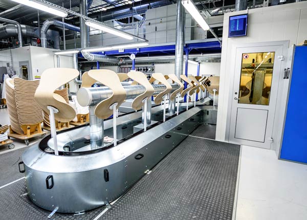 Floor mounted conveyor system